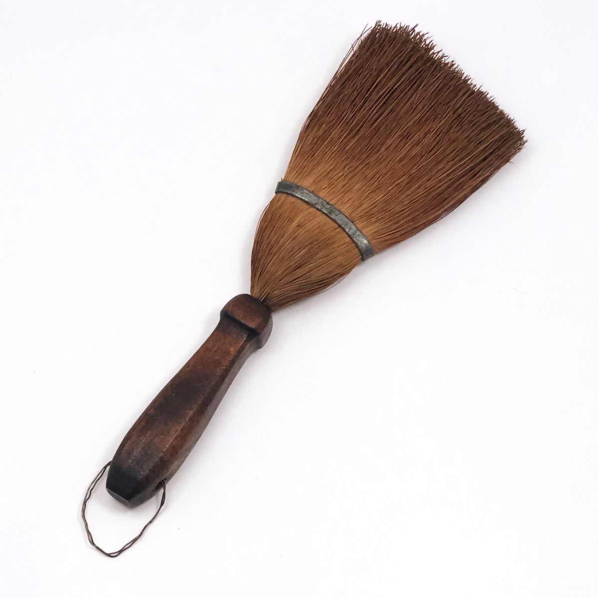 Kellogg's No. 255 Whisk Broom with Wood Handle critical EYE Finds