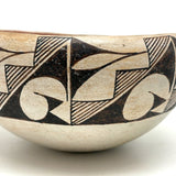 Beautiful c. 1940s Acoma Pueblo 7 Inch Diameter Bowl