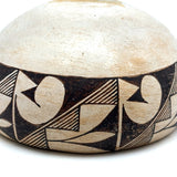 Beautiful c. 1940s Acoma Pueblo 7 Inch Diameter Bowl