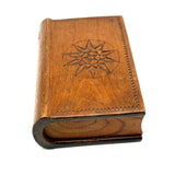 Lovely, Excellent Condition  19th Century Spruce Gum Box with Center Star and Sweet Details