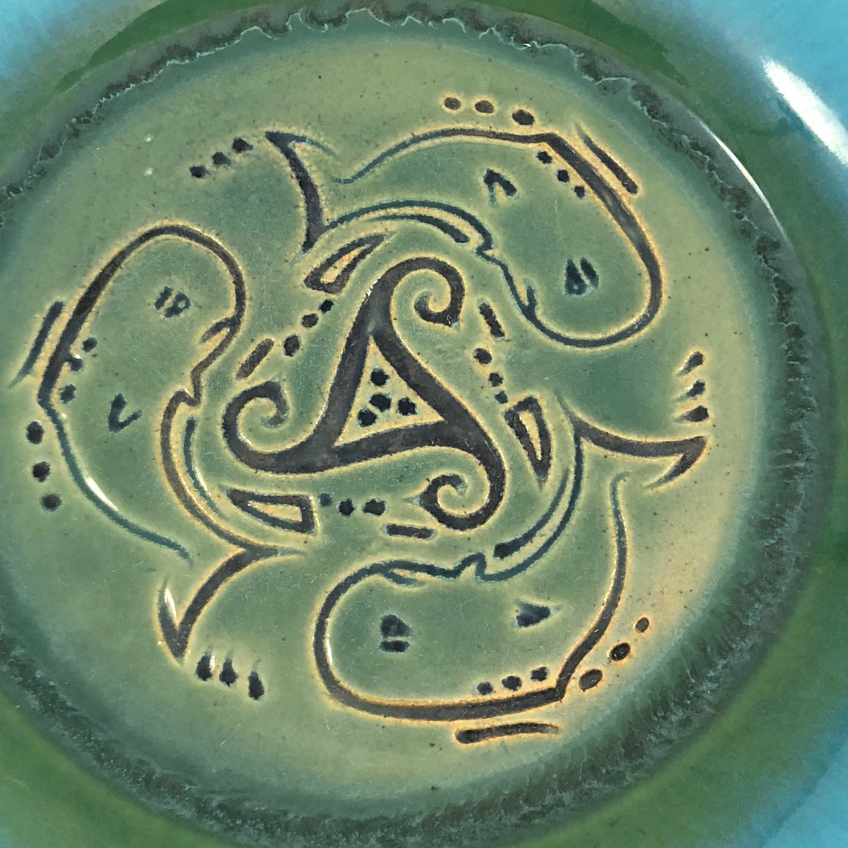 United State Ceramic Tile Co. Romany Spartan Art Pottery Plate With Wh