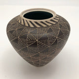 Exquisitely Crafted Leslie Thompson Small Brown and White Geometric Pattern Vase
