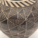 Exquisitely Crafted Leslie Thompson Small Brown and White Geometric Pattern Vase