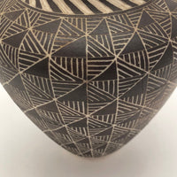 Exquisitely Crafted Leslie Thompson Small Brown and White Geometric Pattern Vase