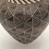 Exquisitely Crafted Leslie Thompson Small Brown and White Geometric Pattern Vase