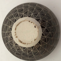 Exquisitely Crafted Leslie Thompson Small Brown and White Geometric Pattern Vase
